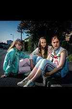 Watch Three Girls Zoechip