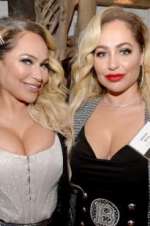 Watch Darcey & Stacey Zoechip